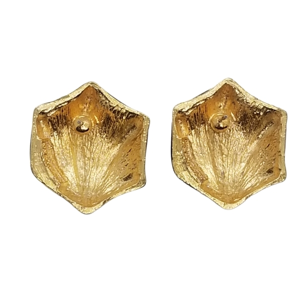 IN-VEST-MENTS VINTAGE GOLDTONED & ENAMEL SHELL DESIGN STATEMENT EARRINGS - Picture 4 of 5